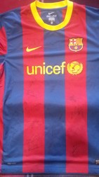 Имею футболку Испанского клуба Барселоны. На футболке 22 автографа 